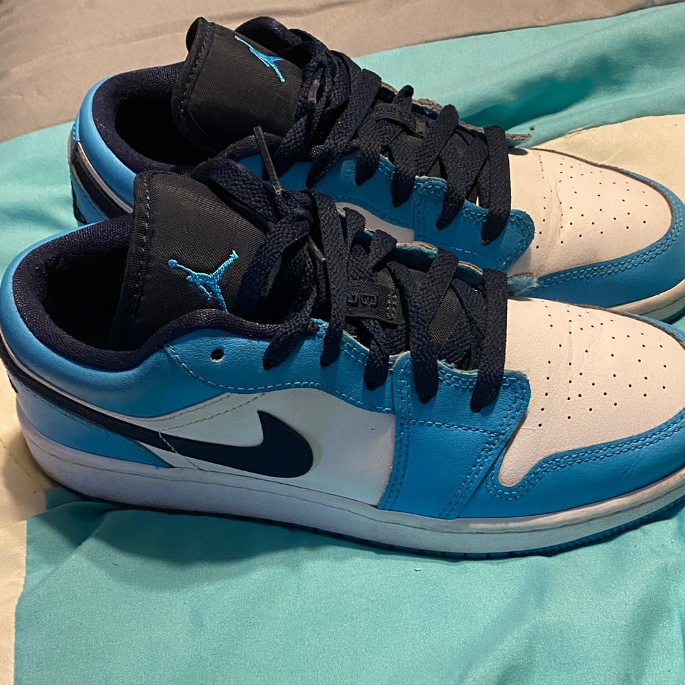 Jordan Retro One Low navy, white and baby blue. Big kids 5.5, womens 7